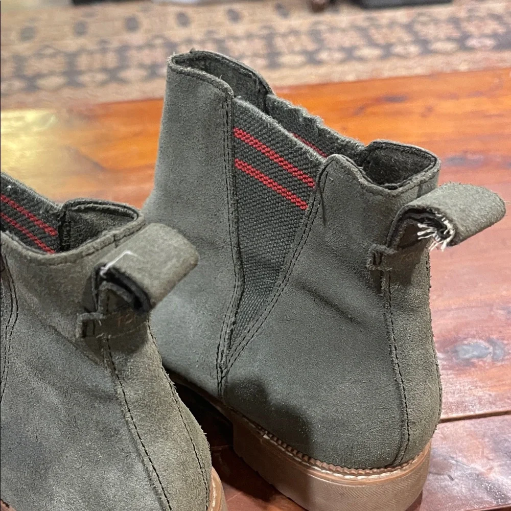 TOMS Olive Green Suede CLEO Pull On Chelsea Ankle Booties/Boots Sz 9.5 - Picture 14 of 14